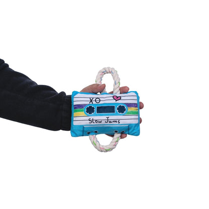 Peluche pour chien en forme de cassette audio rétro – avec couineur et papier froissé pour des heures de jeu amusantes