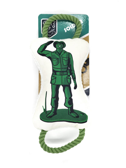 Soldat rétro avec couineur et peluche en papier froissé