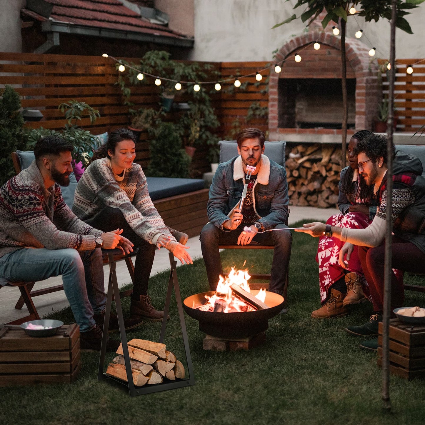 Estante triangular para leña con base elevada para chimenea/pozo de fuego - Negro