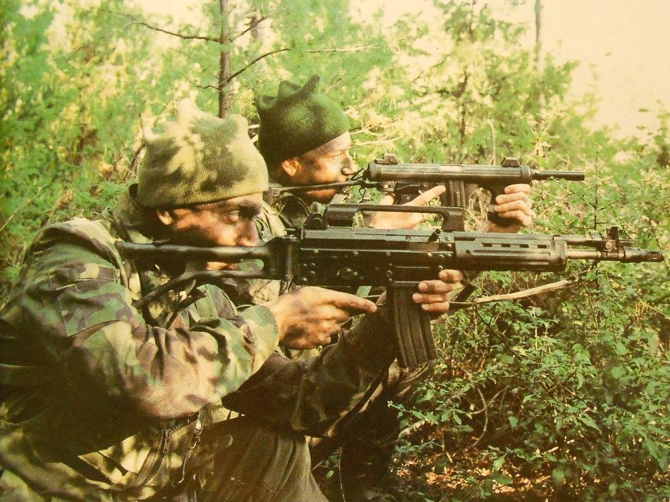 Italian Parachute Combat 2pc Set Roma-90 camo uniforms, two soldiers with rifles in forest on Tampa Home & Garden Store