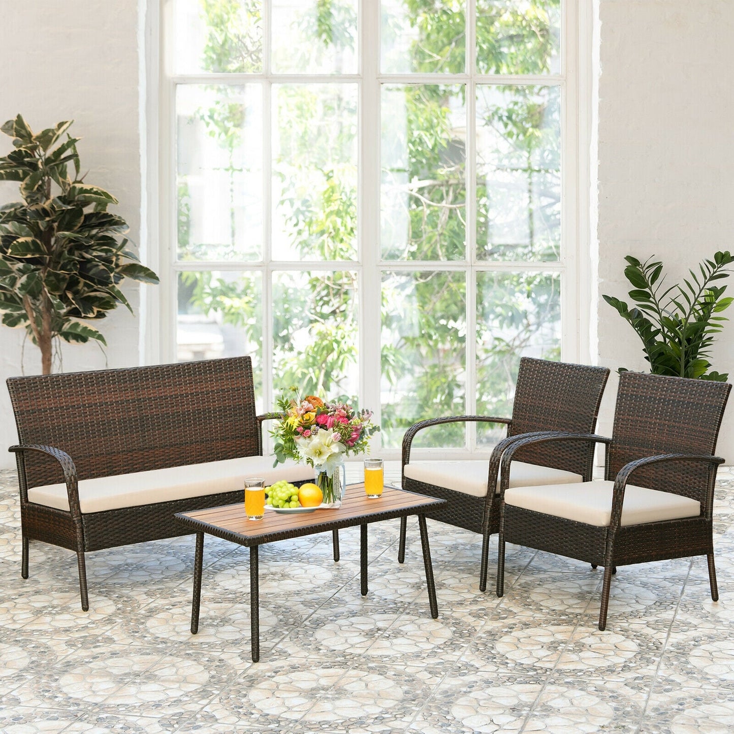 Juego de conversación de mimbre acolchado de 4 piezas para patio con tablero de mesa de madera de acacia