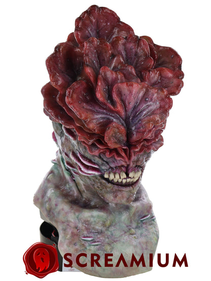SCREAMIUM motorized mannequin head mask display with red gore texture and sound effects on Tampa Home & Garden Store