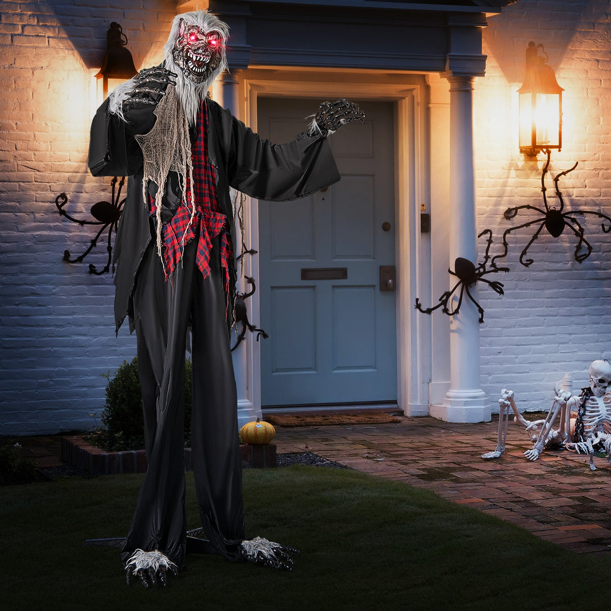8.2 ft standing animatronic werewolf DirectDeals with red flashing eyes and howling sounds on Tampa Home & Garden Store