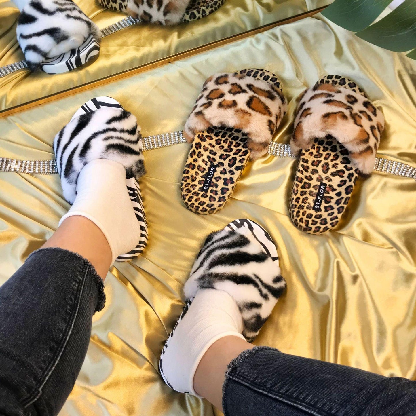 Womens Open Toe Leopard Fur Slides And Foam