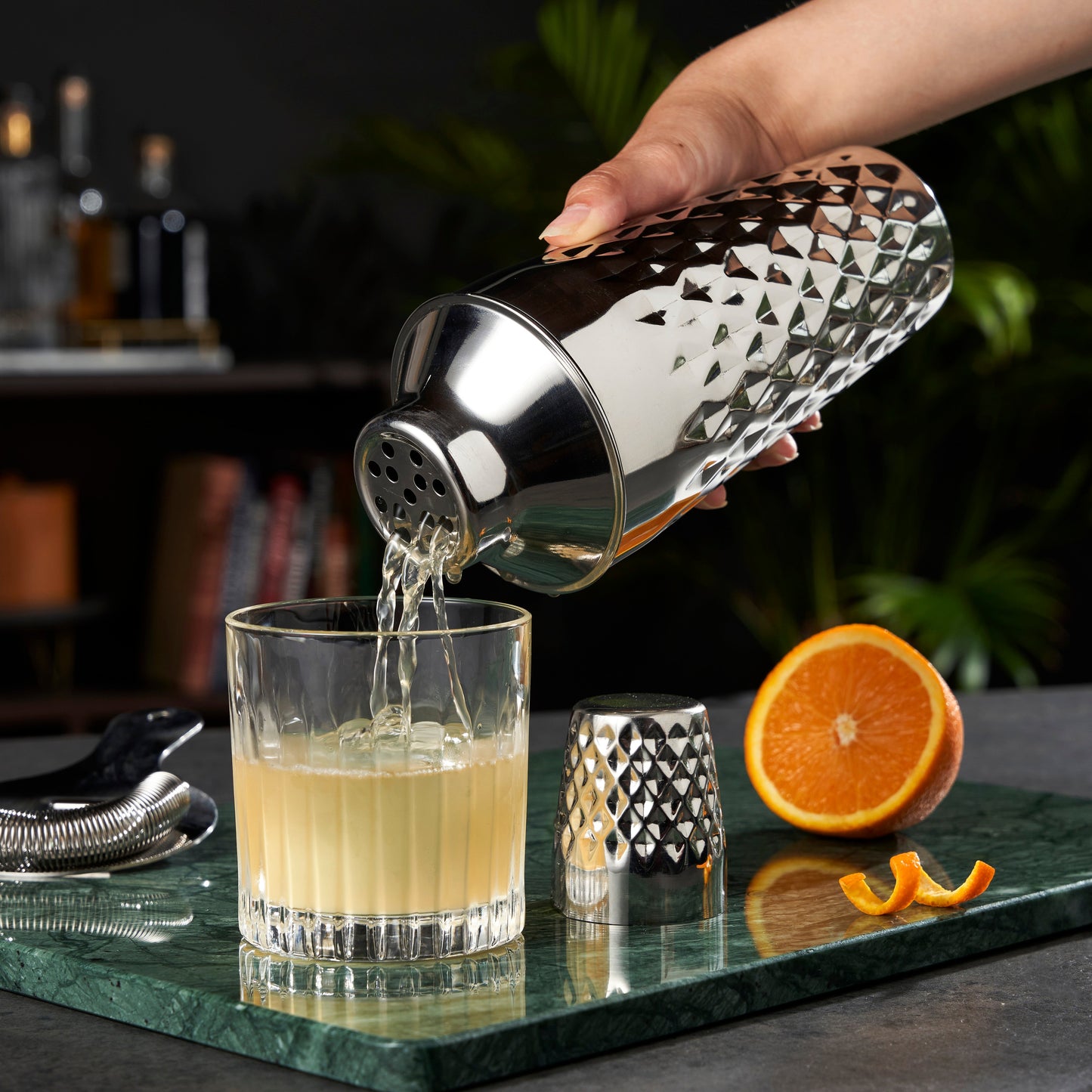 Irving 25 Oz Diamond Hammered Bar Shaker