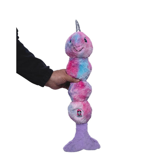 Peluche de narval flaco teñido anudado, criatura mágica para perro, con chirriador y papel arrugado para un juego divertido.