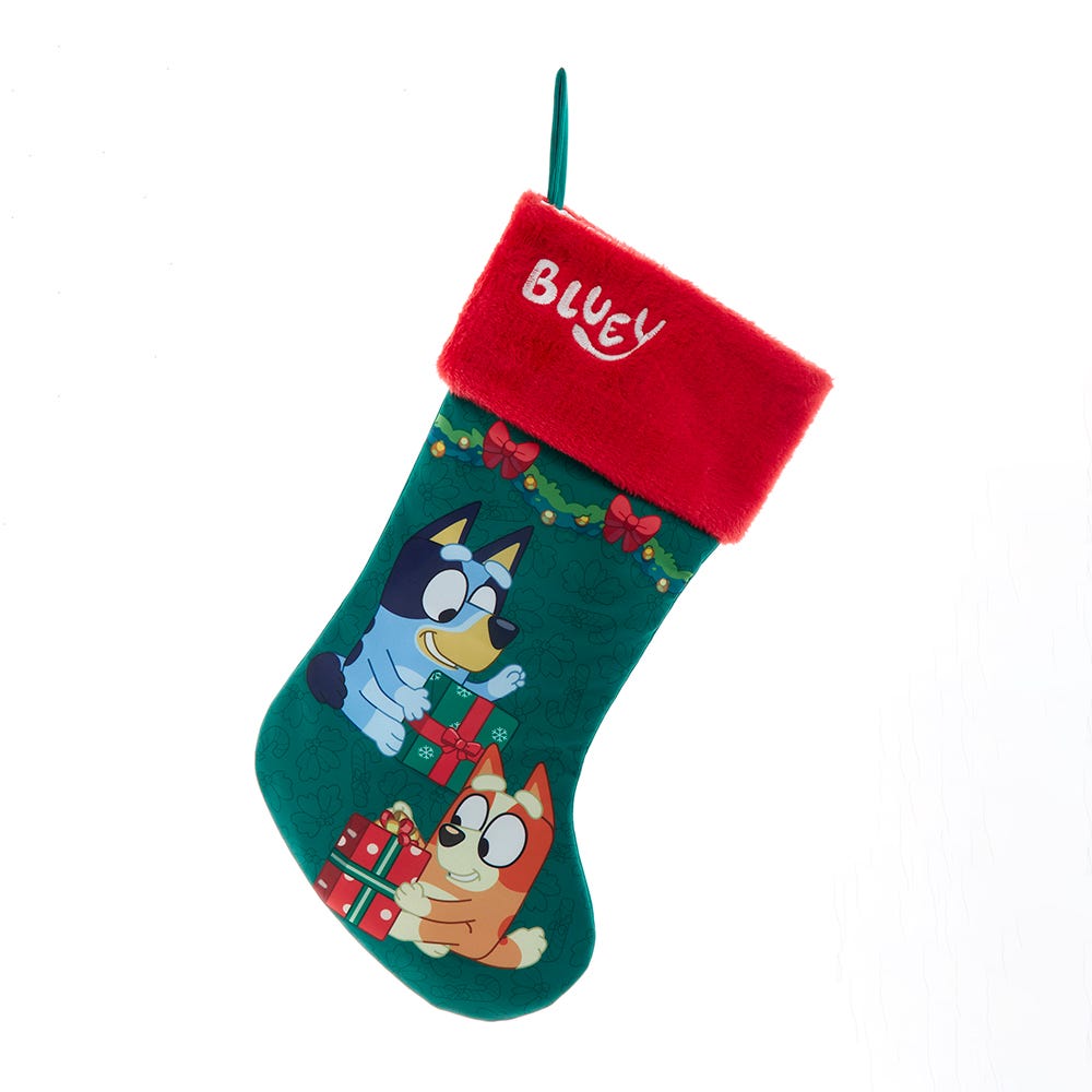 Bluey et Bingo ouvrent des cadeaux dans une chaussette