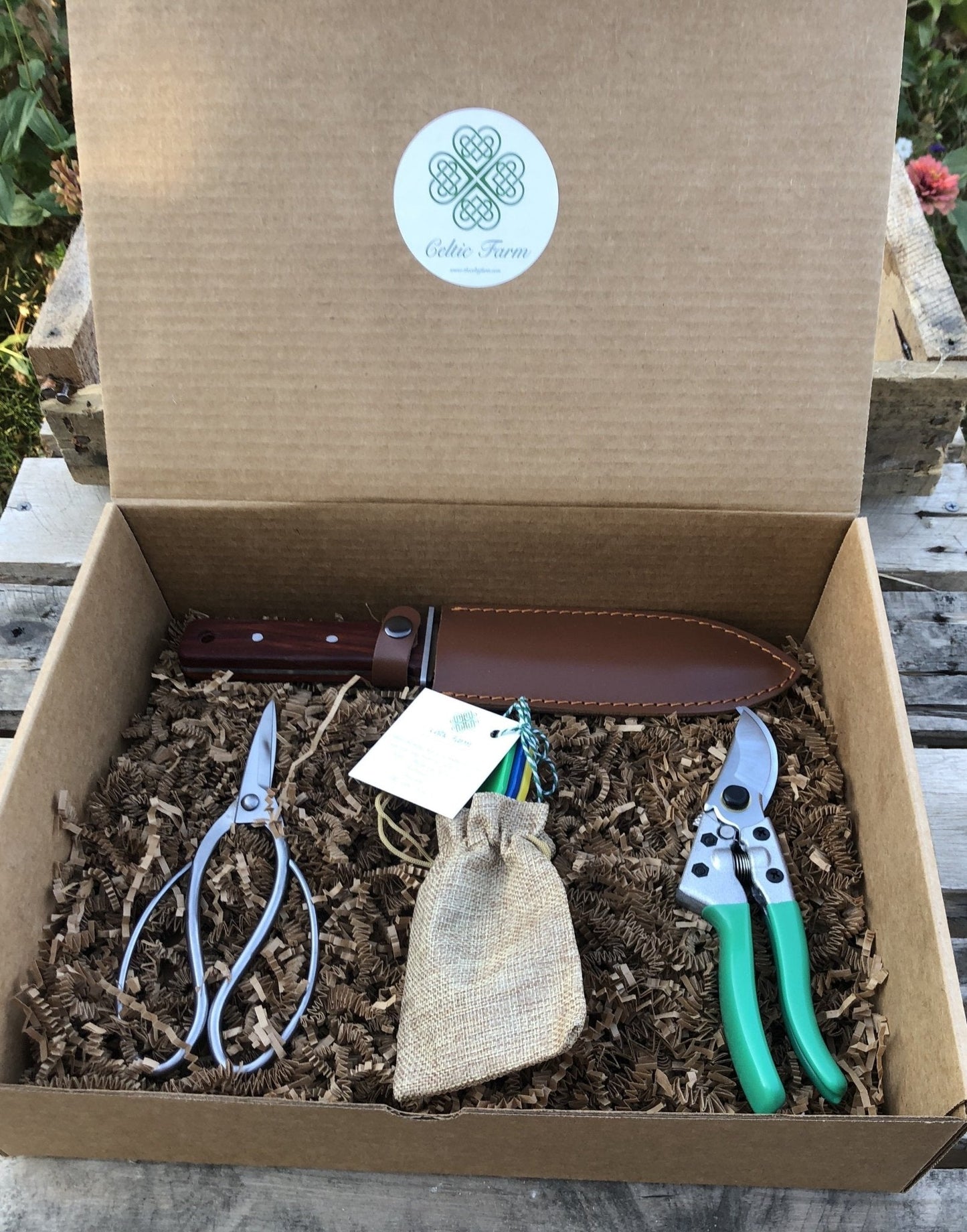 Coffret cadeau de jardin ultime – Ensemble de 4 outils de jardin (Hori Hori, sécateurs, cisailles de jardin et affûteurs d'outils de jardin)