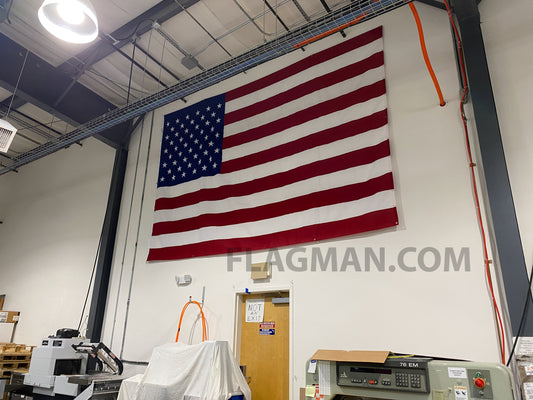 Drapeau américain mural WallSafe™ en polyester | Œillets de bordure renforcés | Fabriqué aux États-Unis