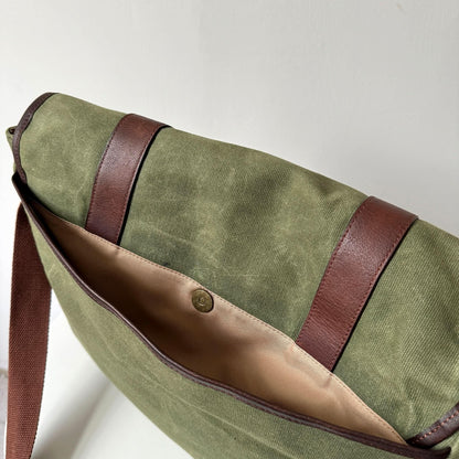 Maxwell Waxed Canvas Messenger Bag – Canvas & Leather Crossbody