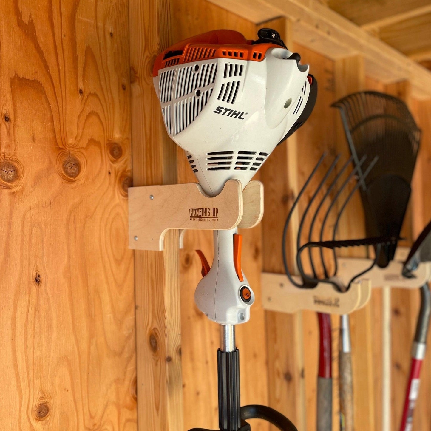 Organisateur de coupe-herbe – Support à outils pour abri de jardin