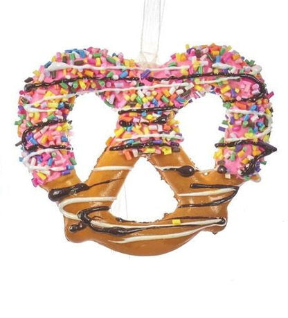 Ornement en bretzel givré -