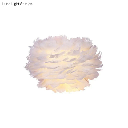 Aplique de pared floral blanco - Lámpara de plumas minimalista para dormitorio