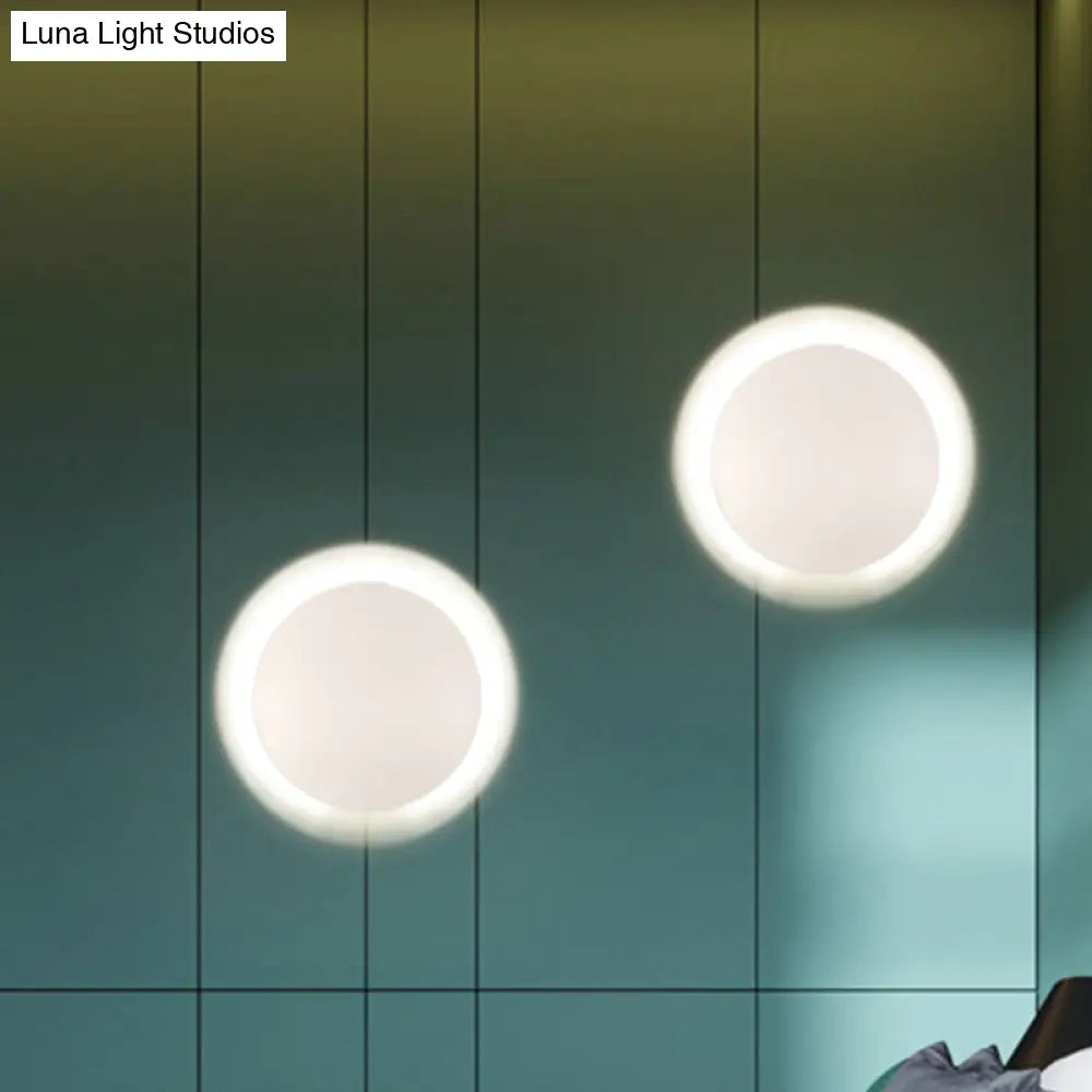 Lámpara de pared LED blanca/dorada con iluminación cálida/blanca - Perfecta para dormitorios modernos