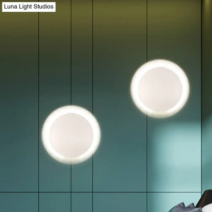 Lámpara de pared LED blanca/dorada con iluminación cálida/blanca - Perfecta para dormitorios modernos