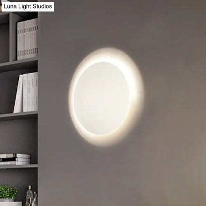 Lámpara de pared LED blanca/dorada con iluminación cálida/blanca - Perfecta para dormitorios modernos