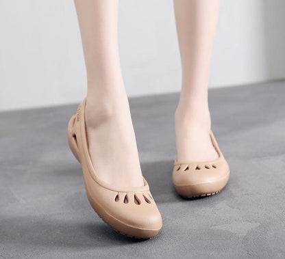 Stevvex beige plastic clogs with vented toe, non-slip sandals on Tampa Home & Garden Store