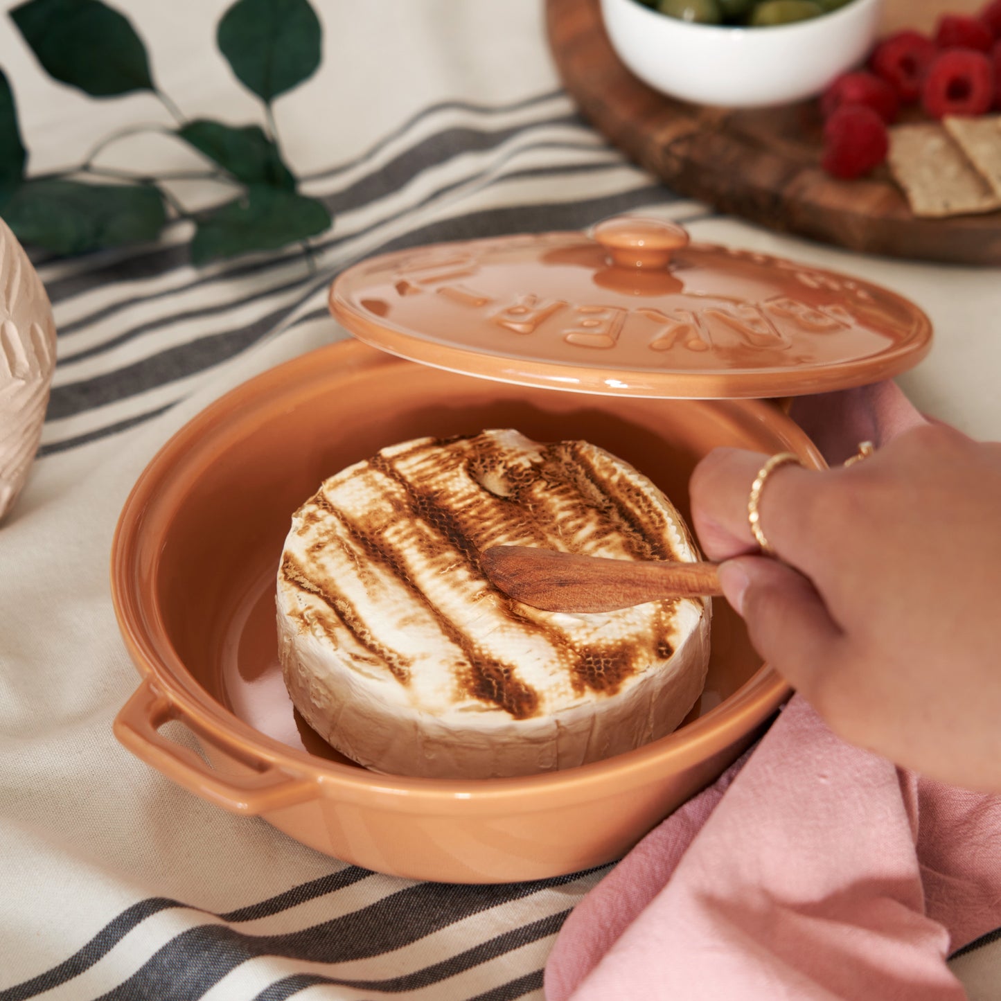 Terra Cotta Brie Baker With Lid And Spreader