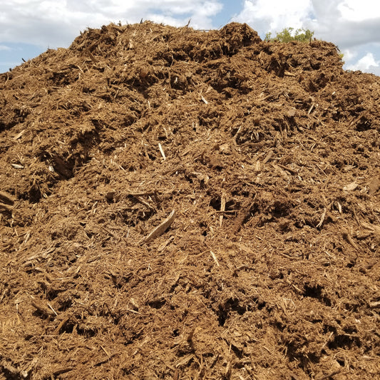 Pile of cheap mulch for sale near Tampa, cheap mulch delivery near me.